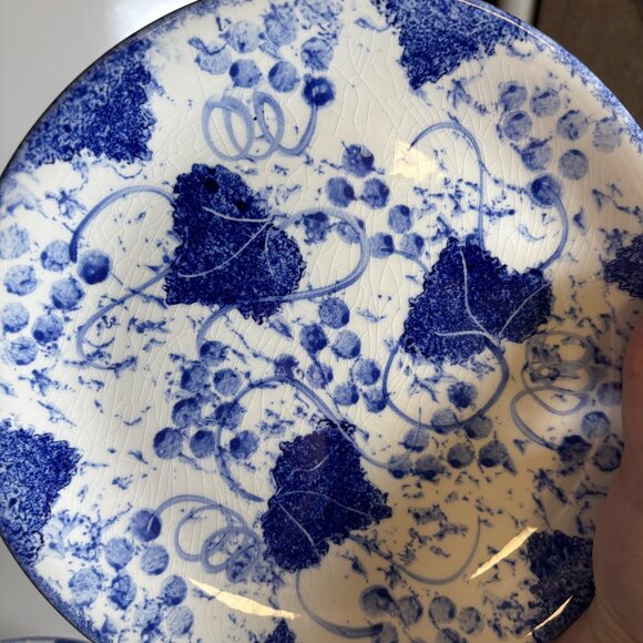 Poole Pottery Hand Painted Blue White Grapes and Leaves Ceramic Plates Set Of 4 - Picture 3 of 5